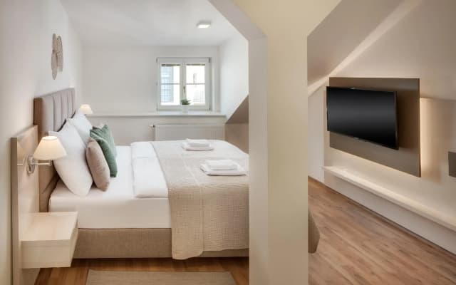 Louren Apartments - photo 2