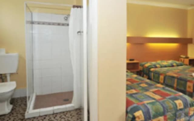 Windsor Heritage Motel - photo 2