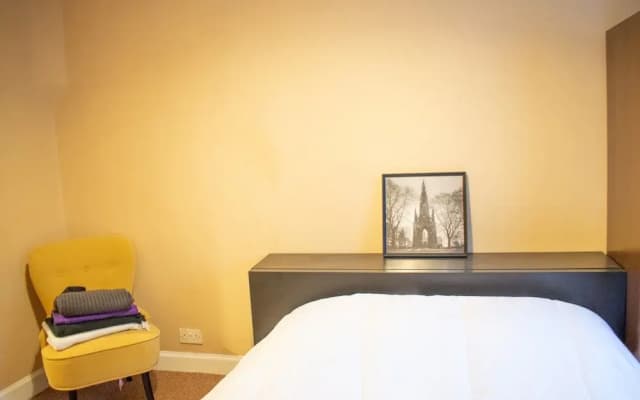 1 Bedroom Flat by Leith Walk - photo 3