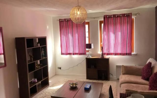 Stunning 2-bed Serviced Selfcatering Apartment - photo 3