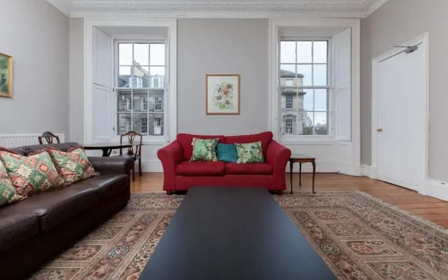 Spacious, Elegant 4BR New Town Flat For 9 - photo 3