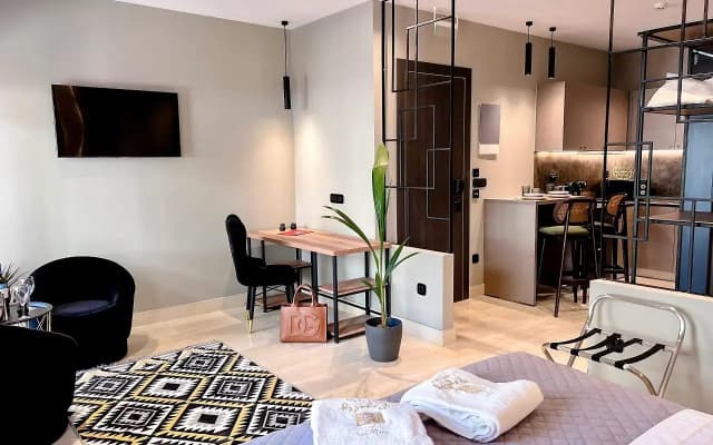 Royalty Suites Psyrri - photo 4