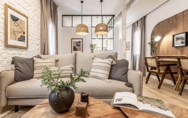 Somma - 2 Bedrooms in Almagro - photo 3