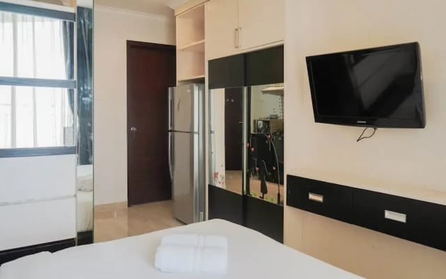 Convenient Studio Mangga Dua Apartment - photo 3