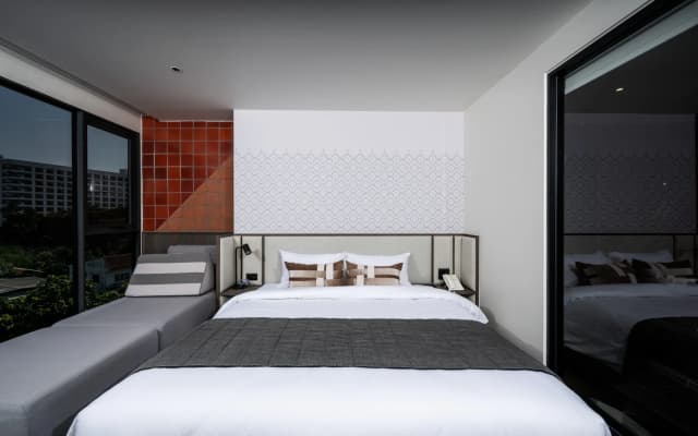 We Hotel Riverfront - photo 3
