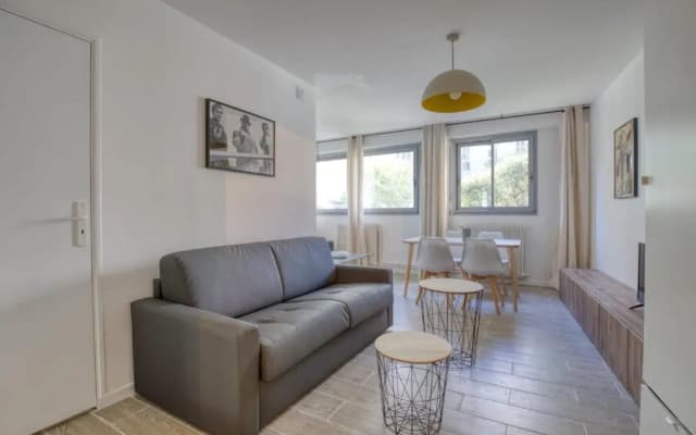 Superb Apartment Near The Bassin De La Villette - photo 2
