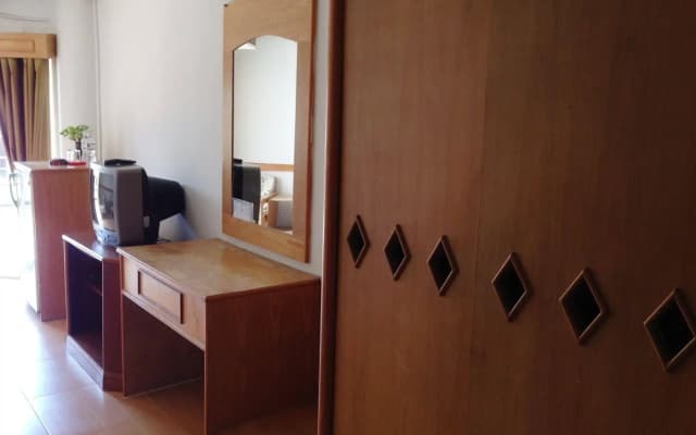 Skaw Beach Hotel - photo 3