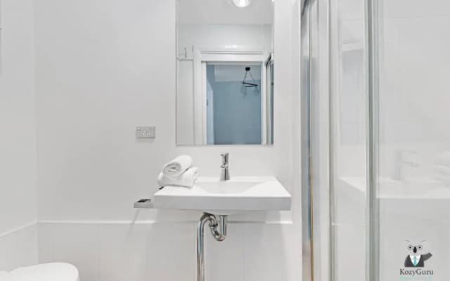 KOZYGURU Redfern Lovely 2 Bedroom Terrace 1x FREE Parking NRE005 - photo 4
