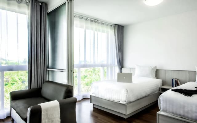 The WIDE Condotel - Phuket - photo 4