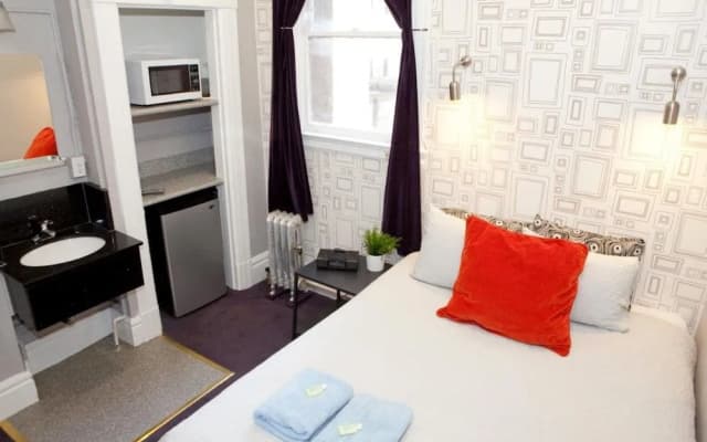 Ansonia Hotel - Hostel - photo 5