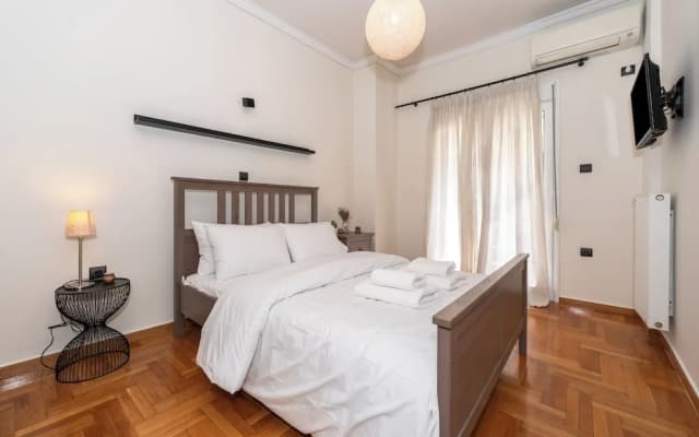 Modern Apartment in Thiseio with Balcony - photo 5