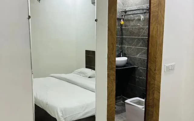 Lotustar Hotel - photo 4