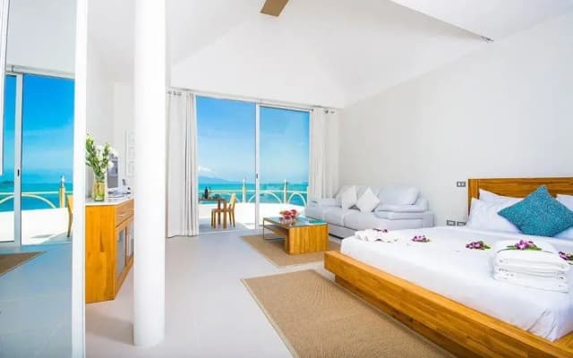 B1 Luxury Beachfront Apartments - photo 4