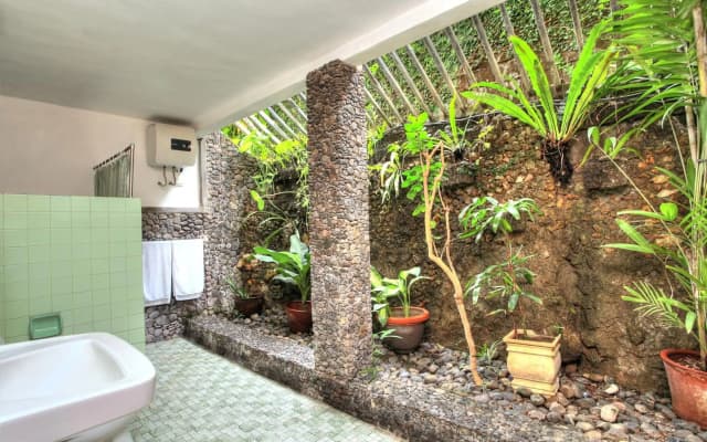 Raja Gardens Hotel - photo 4