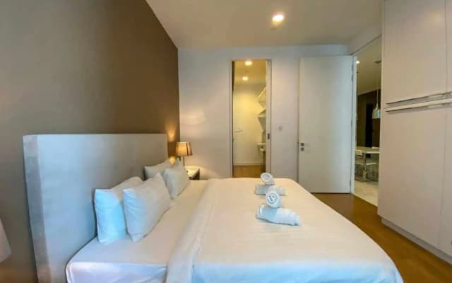#23 Private Exclusive Bath Tub Apt KLCC Sky Pool^^ - photo 4