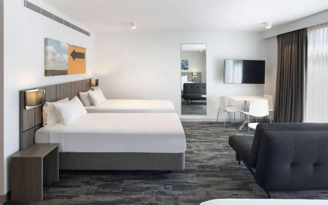 Mercure Sydney Blacktown - photo 3