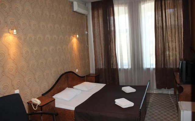 BY Universal Hotel - photo 4