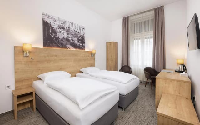 City Hotel Ring - photo 3