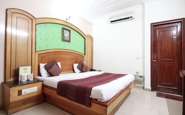 Hotel Yuvraj Deluxe - photo 4