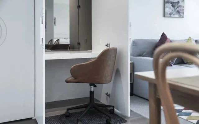 Bright South Yarra Flat With Balcony - photo 2
