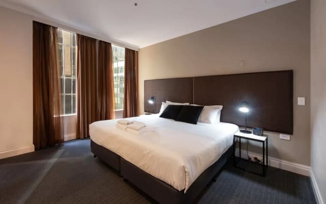 Chic 1-bedroom Apartment in Melbourne CBD - photo 4