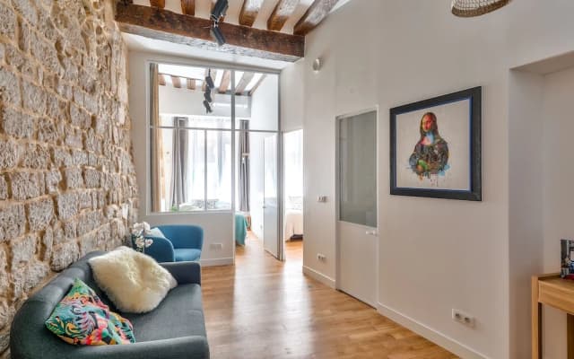 New Stunning 4 Bdrs Apt, With AC – Le Marais - photo 4