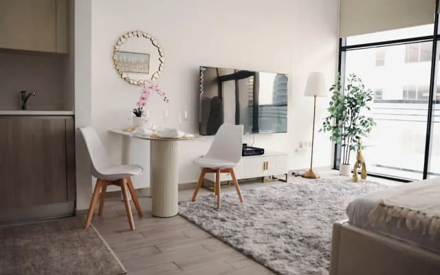 Bright Studio with Rooftop Pool & Gym - photo 3