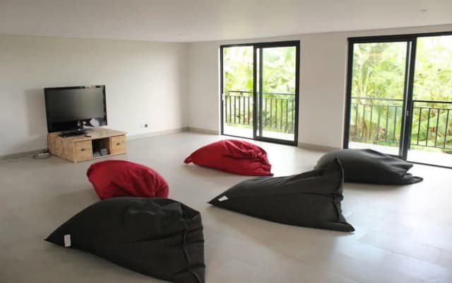 Base Guesthouse and Hostel - photo 3