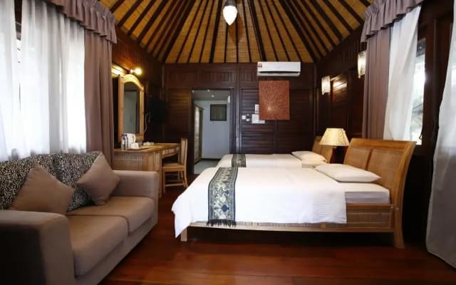 Mari Mari Backpackers Lodge, Mantanani Island - photo 4