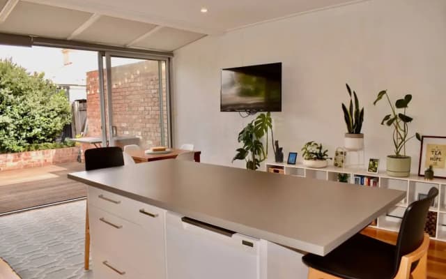Charming Terrace House on Tree Lined Street - photo 4