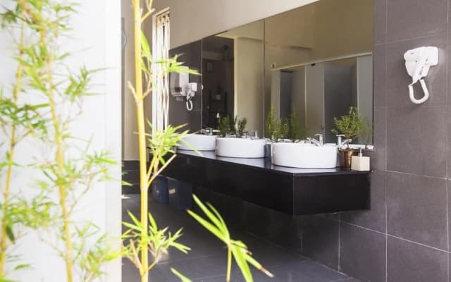 1812 Boutique Hostel - photo 5