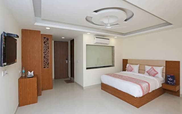 Capital O 12674 Hotel Grand Suites - photo 3