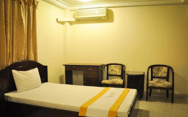 Navi Hotel Etown - photo 2