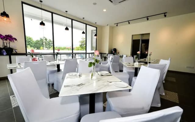 OYO Townhouse, Selayang formerly RHR Hotel - photo 5