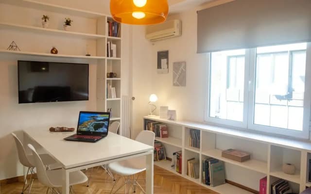 White n Bright Studio Apt - photo 4