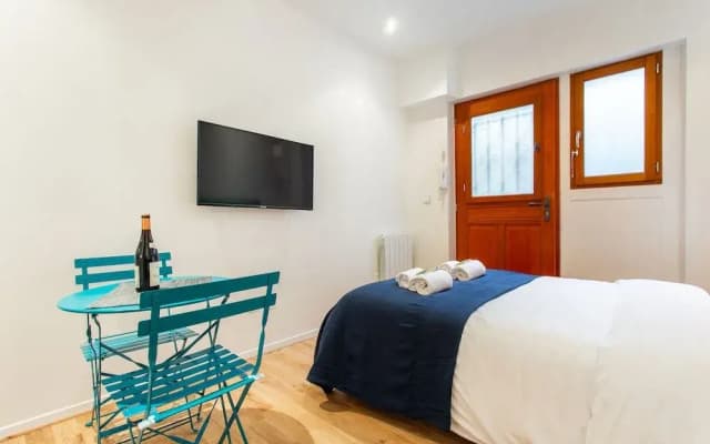 Cosy flat Eiffel tower - photo 3