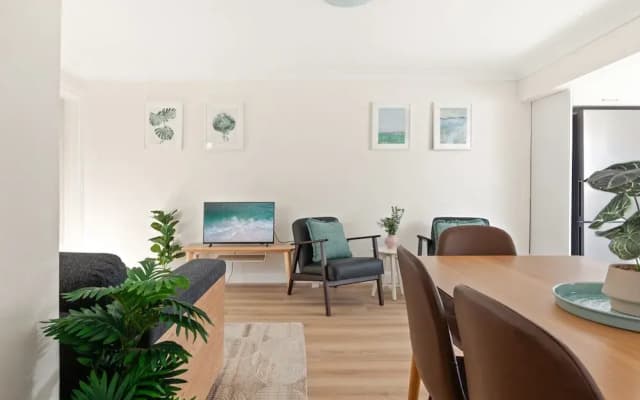 Stylish 2-bed House in Leichhardt - photo 2