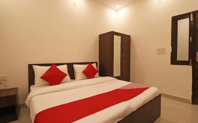 Oyo Flagship 36992 Sidharth Plaza Haiderpur - photo 2