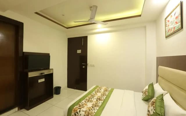 Hotel Qualia Suites at Delhi Airport - photo 3