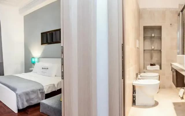 YHR Suite 51 - photo 3
