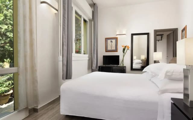 FH55 Med Guesthouse - photo 2