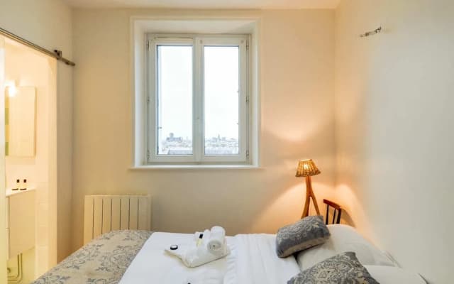 Book-lovers Abode in the 4th Arrondissement - photo 4