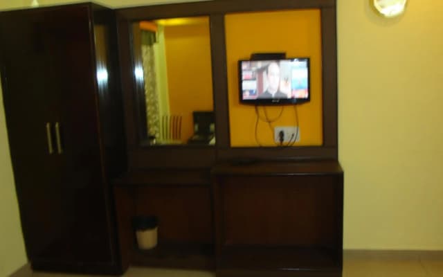 Hotel Su Shree Continental 5 Minutes Walk From New Delhi Railway Station - photo 2