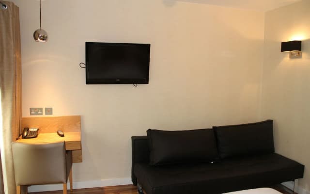 The Jade Hotel - photo 3