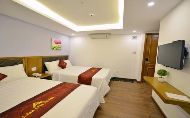 La Beach Hotel - photo 3