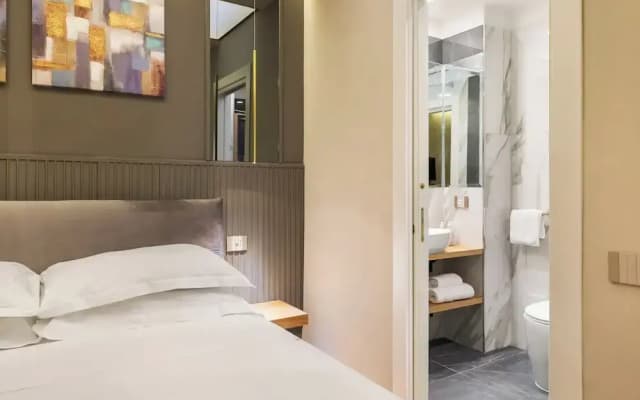 Spanish Steps Apartments - photo 3