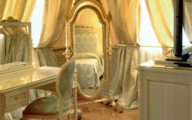Andreola Central Hotel - photo 5