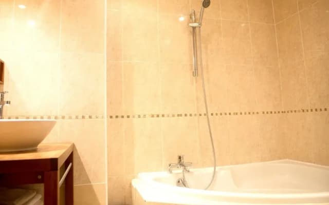 Apartment With one Bedroom in Paris, With Wonderful City View, Furnish - photo 5