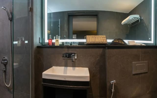 The Gravitique Hotel Khaosan - photo 4