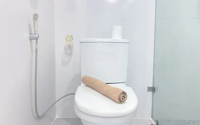 Warm And Comfort Living 1Br At 8Th Ambassade Kuningan Apartment - photo 5